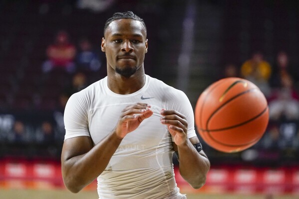 Bronny James warms up before USC game for first time this season
